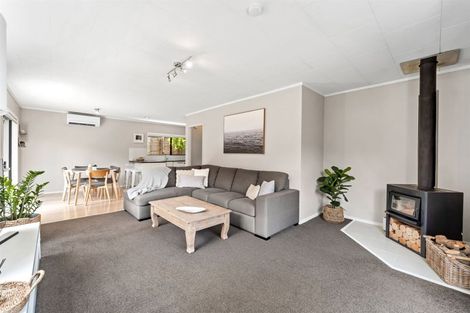 Photo of property in 2/59 Topliss Drive, Northcross, Auckland, 0632