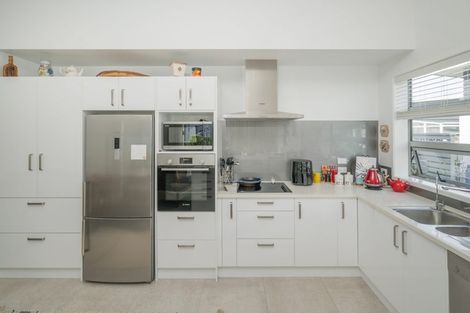 Photo of property in 16 Vanita Drive, Whitianga, 3510