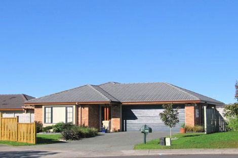 Photo of property in 16 Millstone Lane, Henderson, Auckland, 0612
