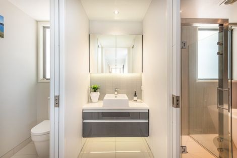 Photo of property in 6 Challenger Lane, Redcliffs, Christchurch, 8081