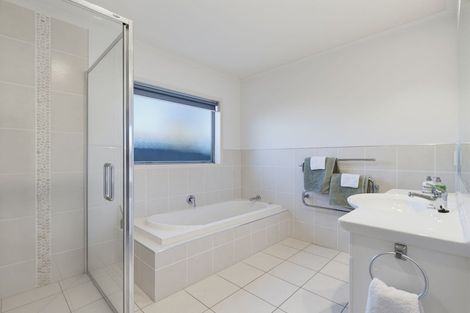 Photo of property in 24 Bucklands Crescent, Papamoa Beach, Papamoa, 3118