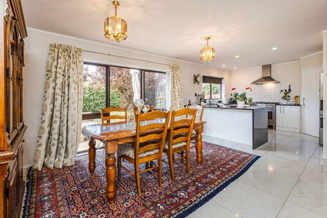 Photo of property in 10 Elrita Place, Conifer Grove, Takanini, 2112