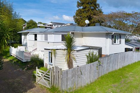 Photo of property in 56 Clayburn Road, Glen Eden, Auckland, 0602