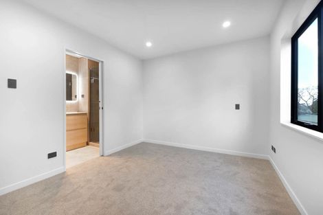 Photo of property in 2/399 Massey Road, Mangere East, Auckland, 2024