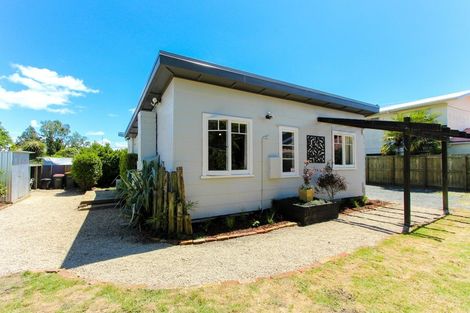 Photo of property in 1a Farnworth Avenue, Holdens Bay, Rotorua, 3010