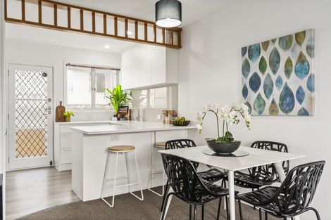 Photo of property in 2/23 Taitua Drive, Te Atatu South, Auckland, 0610