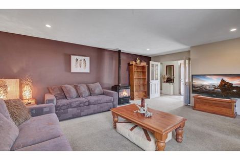 Photo of property in 16 Vanderbilt Place, Halswell, Christchurch, 8025