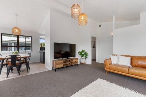 Photo of property in 8 Taurus Place, Kawaha Point, Rotorua, 3010