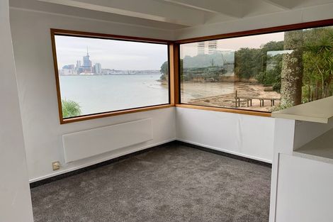 Photo of property in 5 Stanley Point Road, Stanley Point, Auckland, 0624