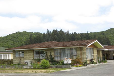 Photo of property in 131a Waikawa Road, Picton, 7220