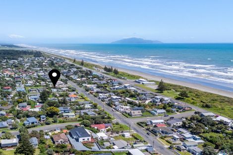 Photo of property in 3 Toi Street, Otaki Beach, Otaki, 5512