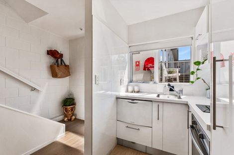 Photo of property in 9/72 Kitchener Road, Milford, Auckland, 0620