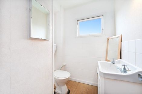 Photo of property in 42 Spence Road, Henderson, Auckland, 0612