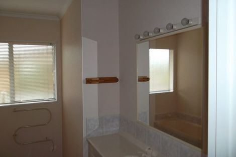 Photo of property in 25 Meadowviews Drive, Welcome Bay, Tauranga, 3112