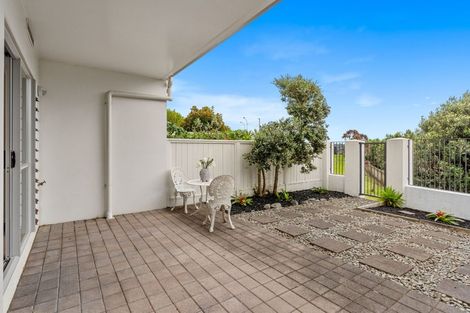 Photo of property in 1c/60 Masons Road, Oteha, Auckland, 0632