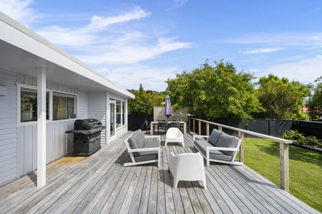 Photo of property in 50 Churton Drive, Churton Park, Wellington, 6037