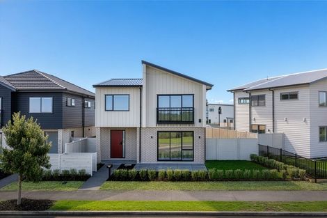 Photo of property in 107 Waituarua Drive, Takanini, Auckland, 2112