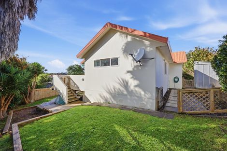 Photo of property in 27 Westminster Gardens, Unsworth Heights, Auckland, 0632