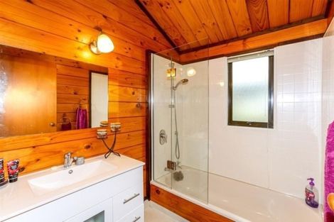 Photo of property in 15 Hickford Place, Okato, 4335