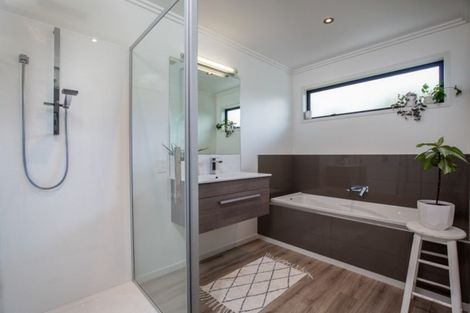 Photo of property in 2 Matau Lane, Ferndale, New Plymouth, 4310