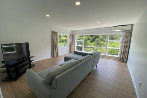 Photo of property in 64 Newlands Road, Newlands, Wellington, 6037