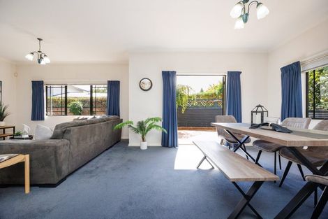 Photo of property in 12 Franklin Avenue, Hokowhitu, Palmerston North, 4410