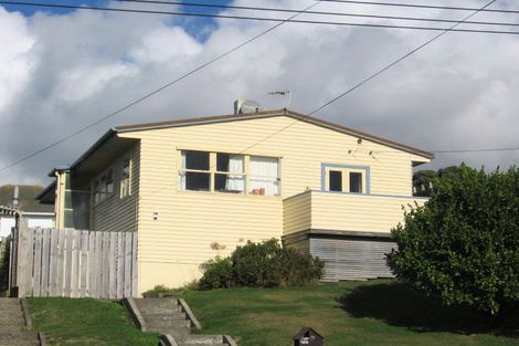 Photo of property in 17 Te Puke Street, Titahi Bay, Porirua, 5022