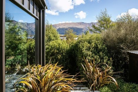 Photo of property in 9 Matipo Street, Wanaka, 9305