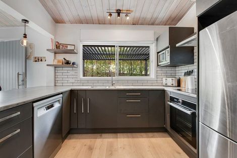 Photo of property in 24a Fairway Avenue, Red Beach, 0932