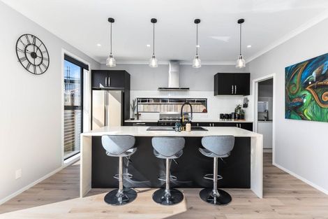 Photo of property in 28 Queen Charlotte Drive, Aotea, Porirua, 5024