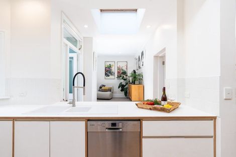 Photo of property in 16 Hawker Street, Mount Victoria, Wellington, 6011