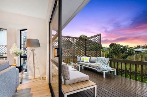 Photo of property in 3/163 Hobsonville Road, West Harbour, Auckland, 0618