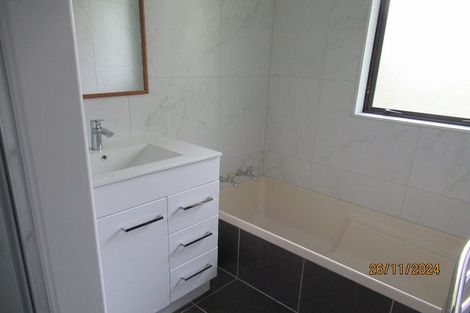 Photo of property in 17 Oreil Avenue, West Harbour, Auckland, 0618