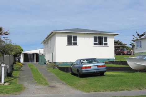 Photo of property in 10 Waitote Street, Castlecliff, Whanganui, 4501