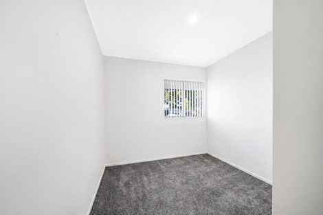 Photo of property in 1/2 Kennington Drive, Clendon Park, Auckland, 2103