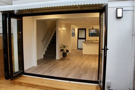 Photo of property in 2/75 Birkdale Road, Birkdale, Auckland, 0626