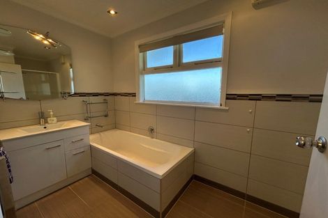 Photo of property in 54 Aorangi Road, Paraparaumu, 5032