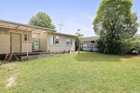 Photo of property in 7 Queen Mary Avenue, New Lynn, Auckland, 0600