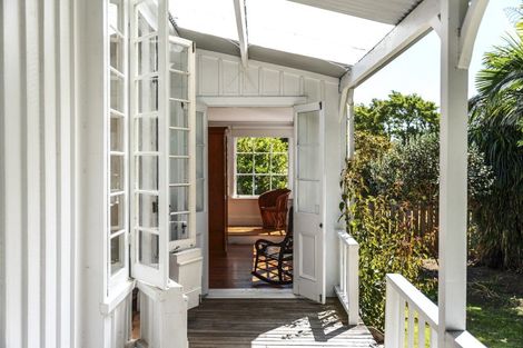 Photo of property in 90 Pendarves Street, New Plymouth, 4310