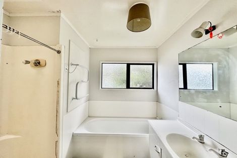 Photo of property in 17 Lane Road, Weymouth, Auckland, 2103