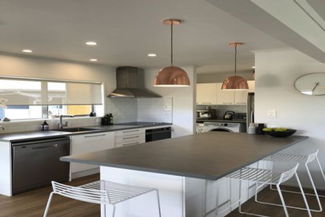 Photo of property in 1/54 Ayton Drive, Totara Vale, Auckland, 0629