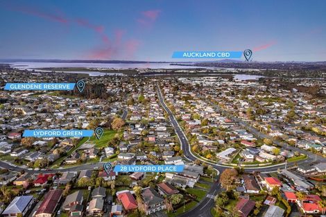 Photo of property in 28 Lydford Place, Glendene, Auckland, 0602