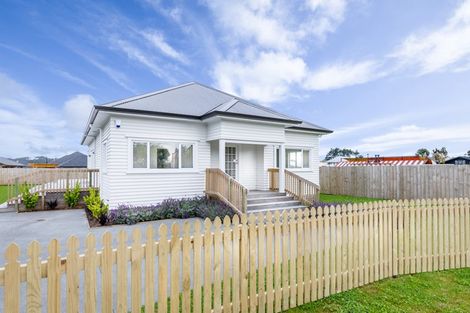 Photo of property in 23 Riverhead Road, Kumeu, 0810