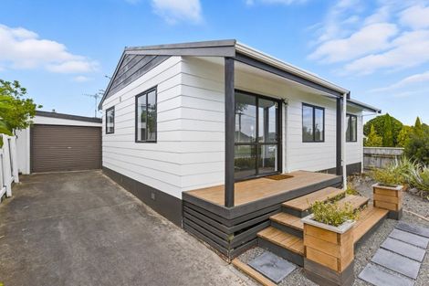 Photo of property in 42 Quinn Road, Levin, 5510