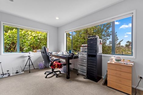 Photo of property in 140 Chelsea View Drive, Chatswood, Auckland, 0626