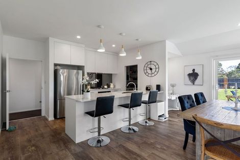 Photo of property in 111 Johnstone Drive, Fitzherbert, Palmerston North, 4410