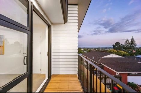 Photo of property in 5/71 West Coast Road, Glen Eden, Auckland, 0602