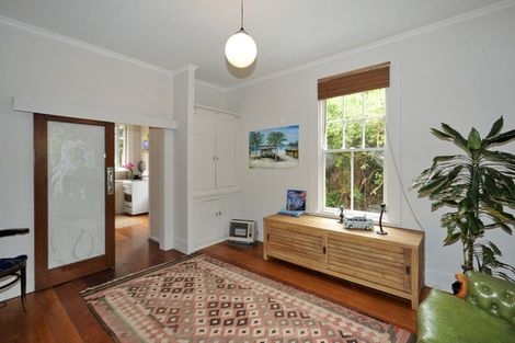 Photo of property in 13 Cave Road, Houghton Bay, Wellington, 6023