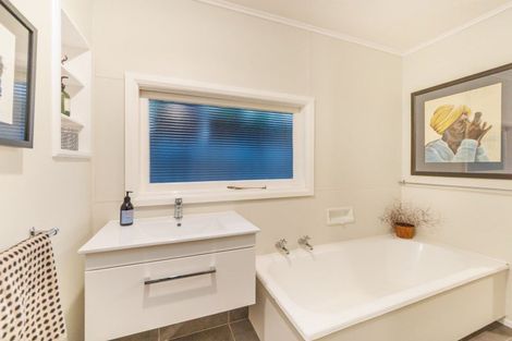 Photo of property in 98 Jickell Street, Hokowhitu, Palmerston North, 4410