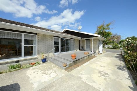 Photo of property in 17 Woodstock Place, Russley, Christchurch, 8042